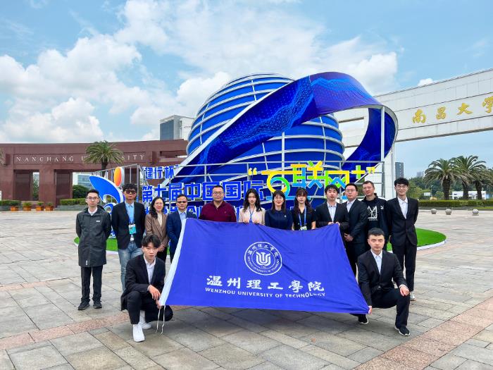 1、参赛学生合影.jpg